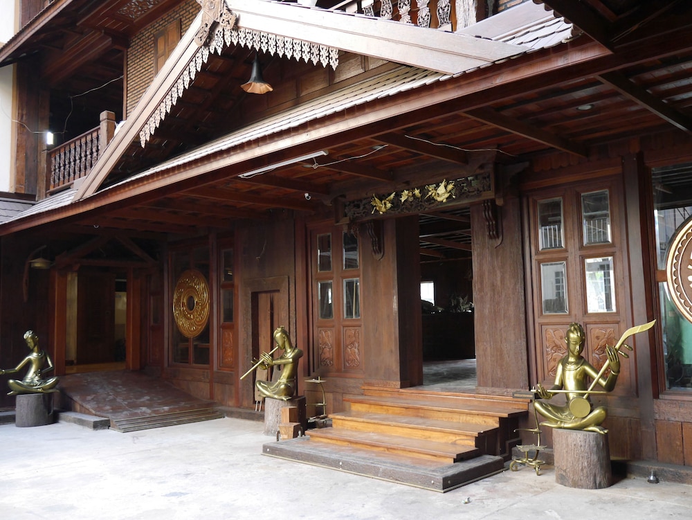 TRUE SIAM RANGNAM HOTEL 8/68