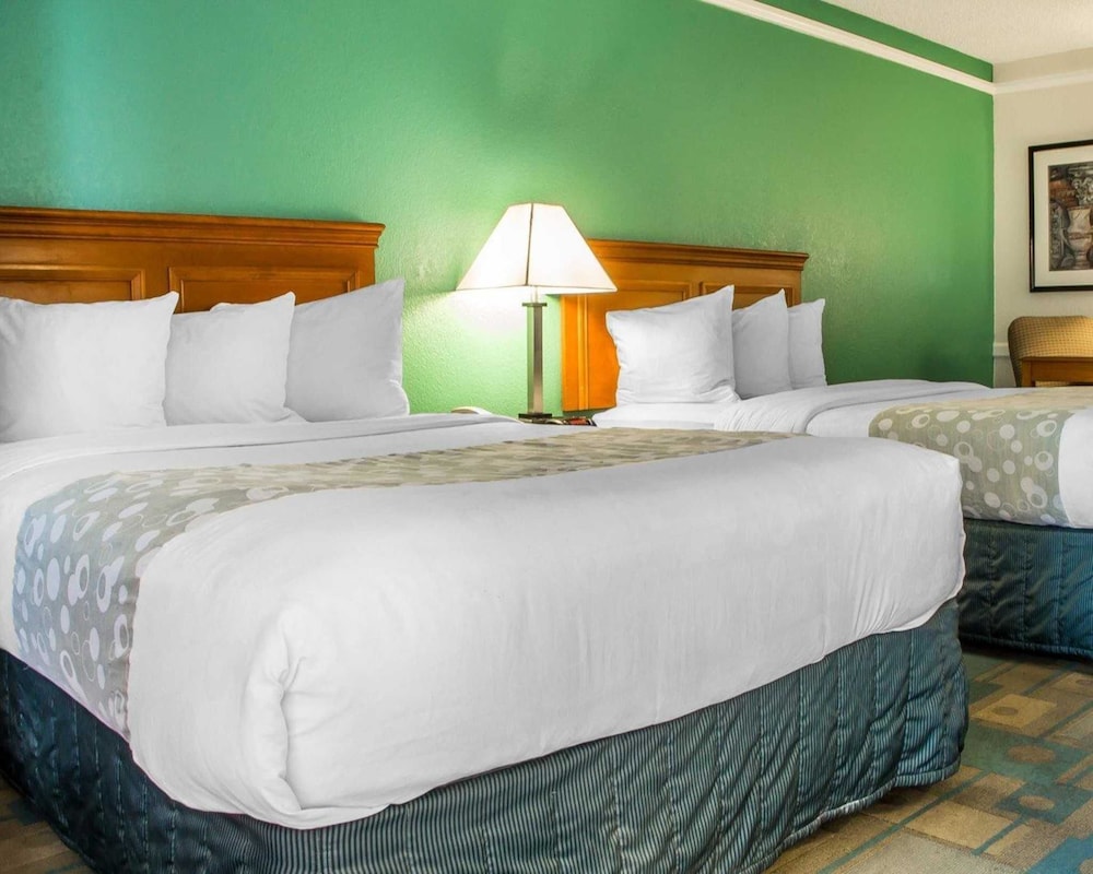 Quality Inn Tulsa Central 24/45