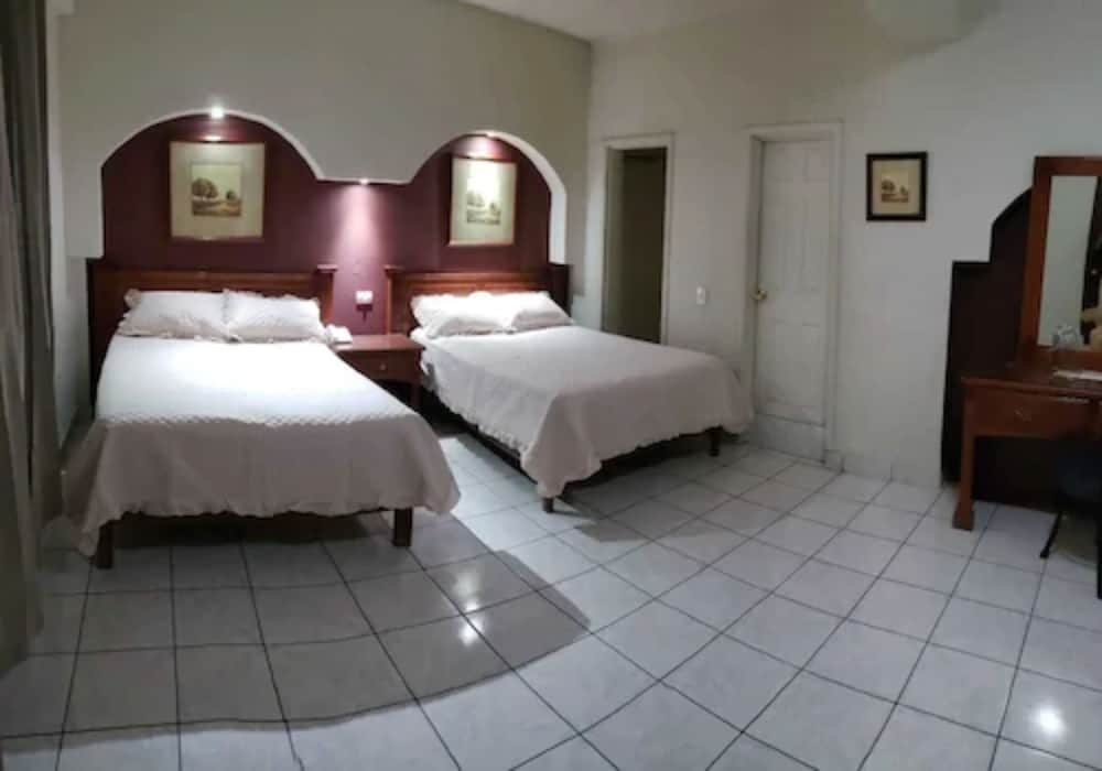Hotel Baeza 13/50
