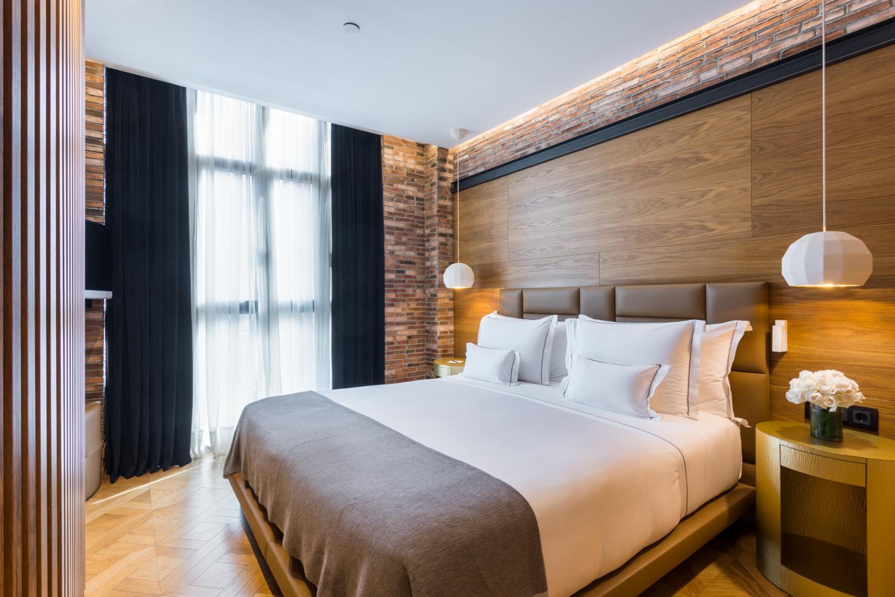 Monument, Studio, King Bed