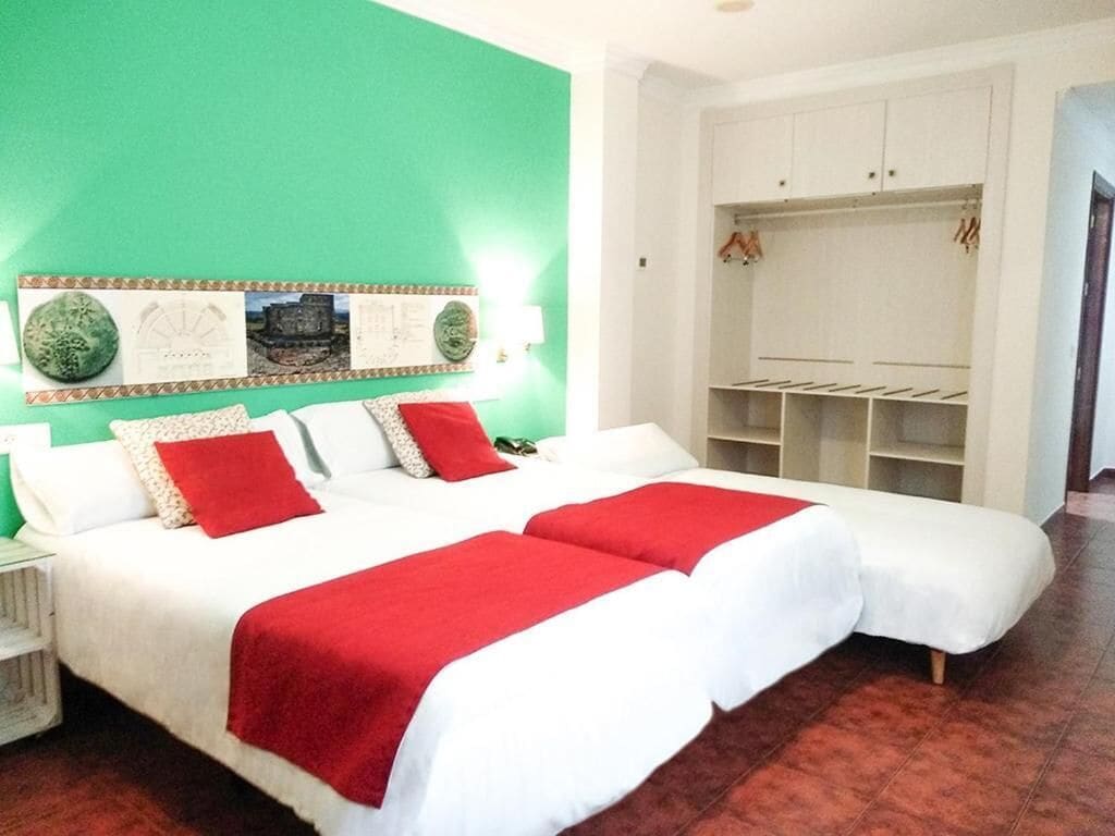 ROOM, TRIPLE