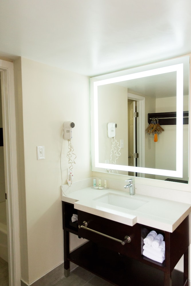 Quality Inn & Suites Goodyear - Phoenix West 9/42