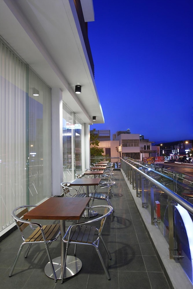 Hotel Amaris Embong Malang 4/22