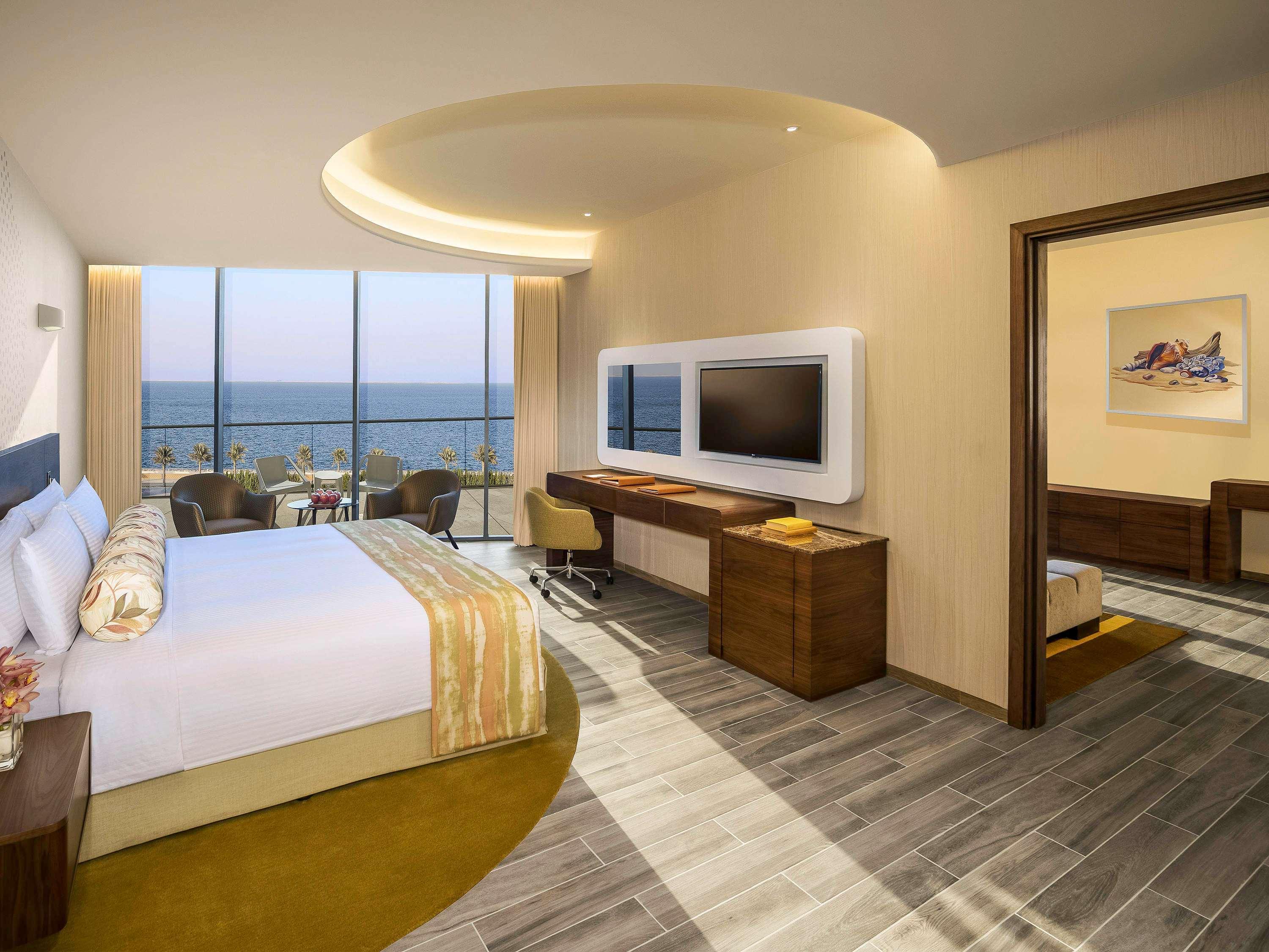 1 Bedroom, Palm, Premium, Suite, King Bed, Jumeirah View, Club Lounge Access