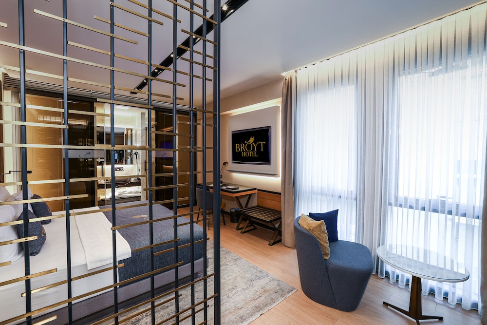Broyt Hotel 36/50