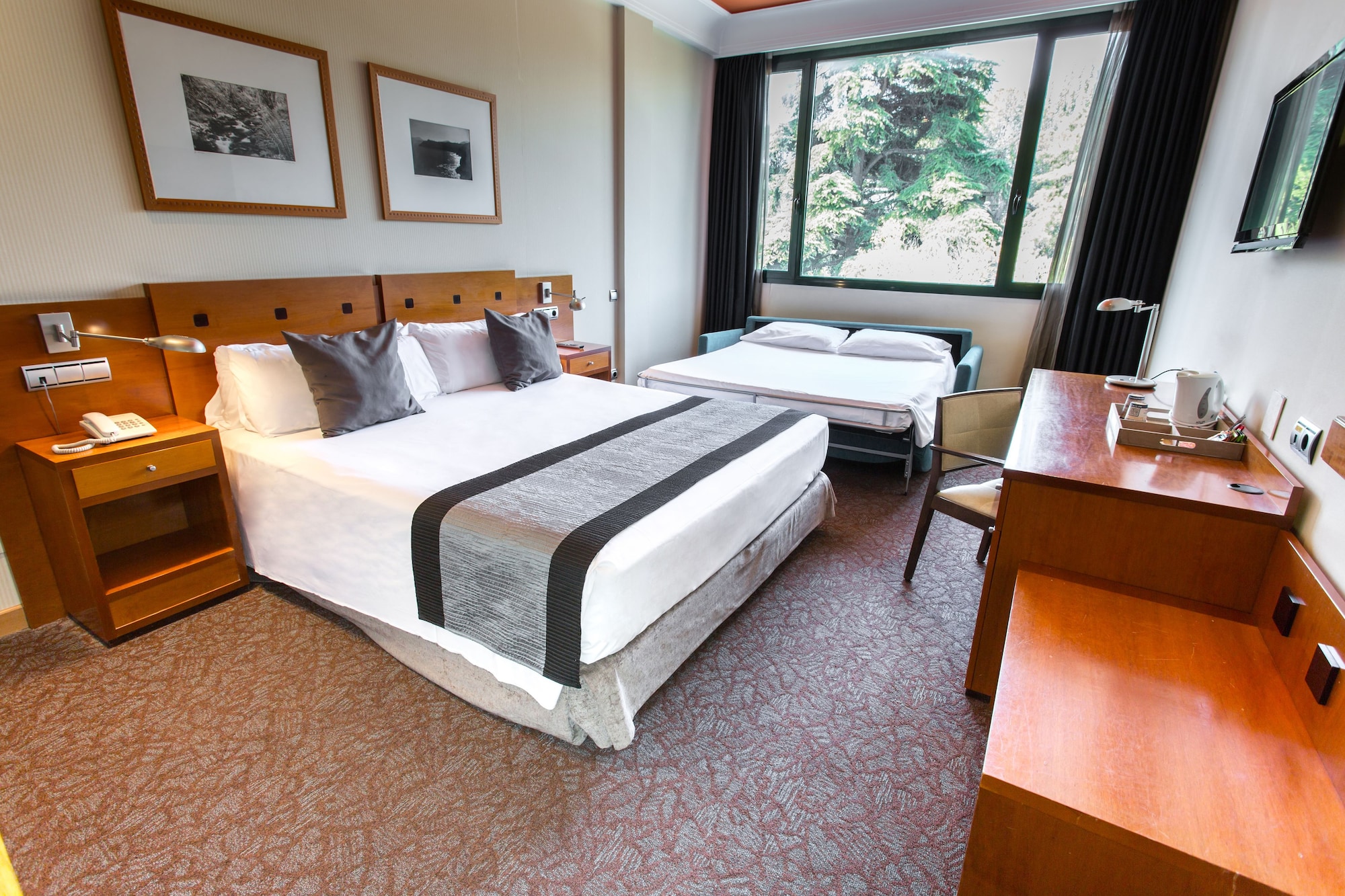 ROOM, QUADRUPLE