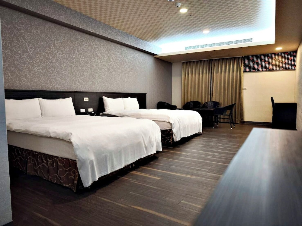 Crystal Hotel 11/35