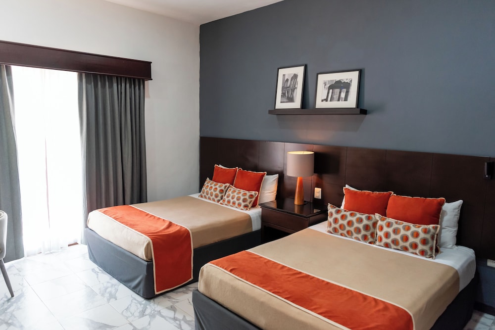 DELUXE, 2 DOUBLE BEDS