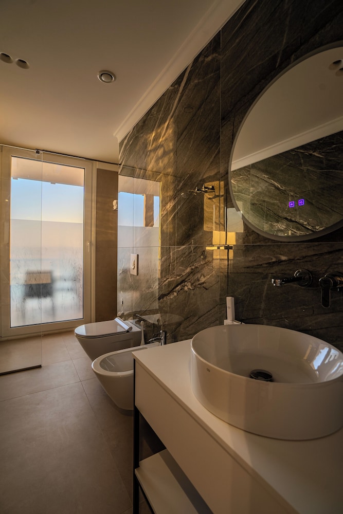 Majestic Hotel 47/50