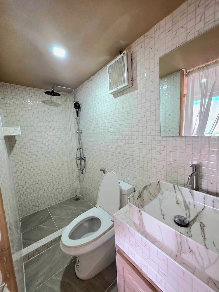 Blu Cabin Ari Stylish Gay Poshtel 72/73