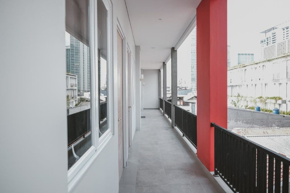 RedDoorz Plus at Karet Pedurenan 3 6/49