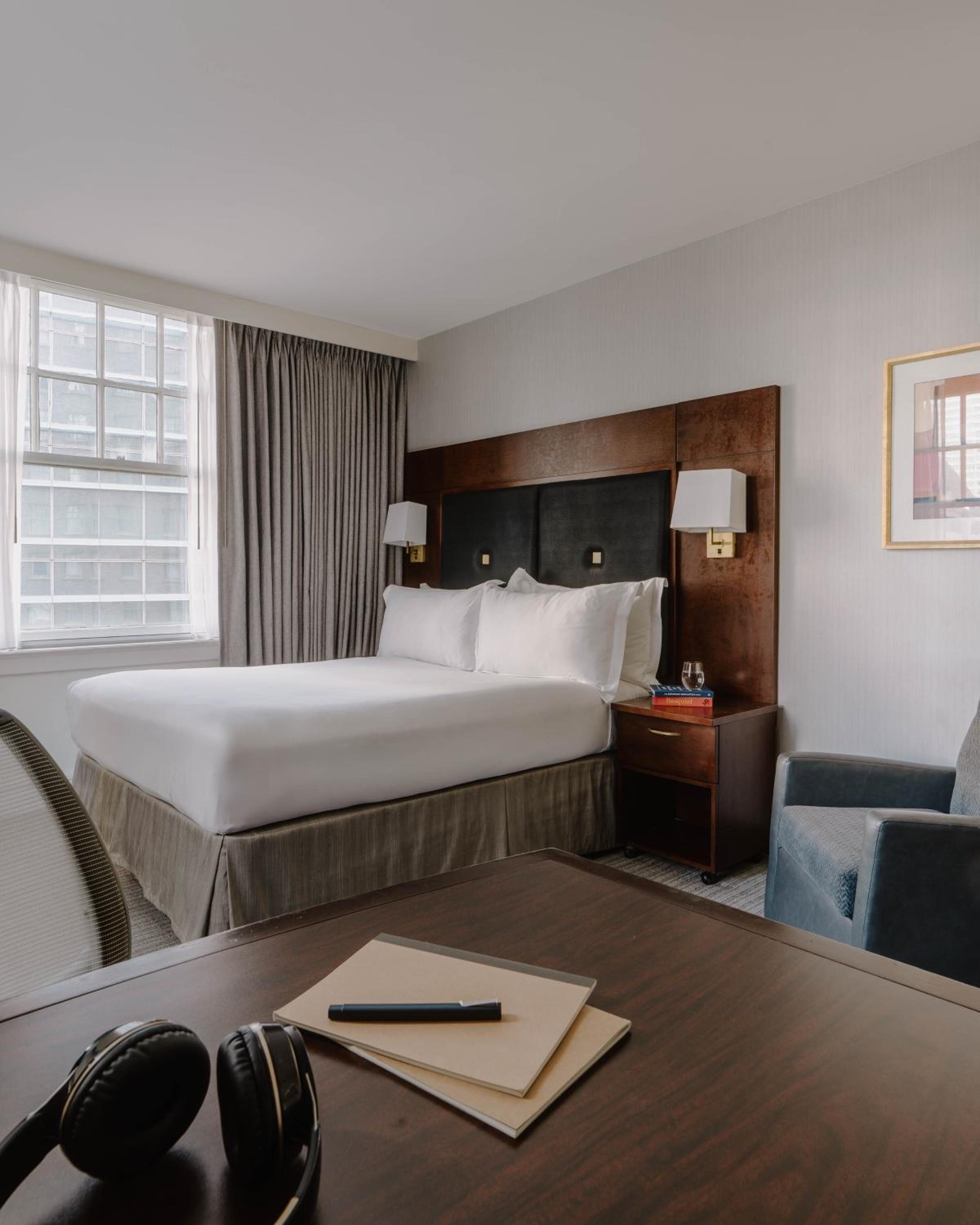 غرفة سوبيريور بسرير كوين، Club Quarters Hotel Downton Houston 2/6