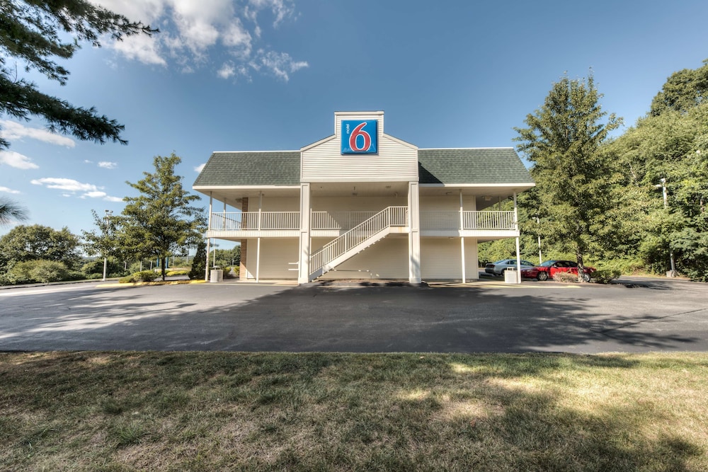 Motel6 Niantic, CT - New London 32/46