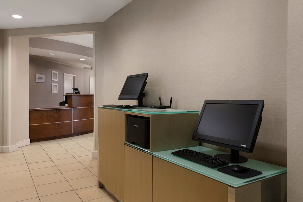 Residence Inn Mt Laurel At Bishop S Gate 29/40