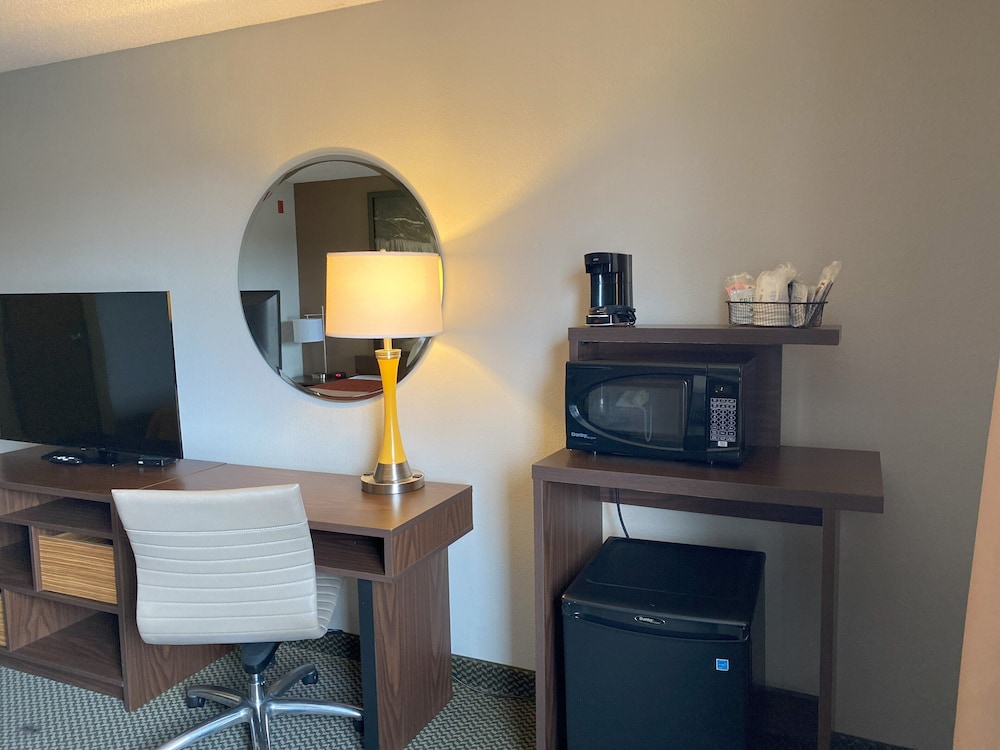 Super 8 by Wyndham Winfield/Quail Ridge Area 7/26