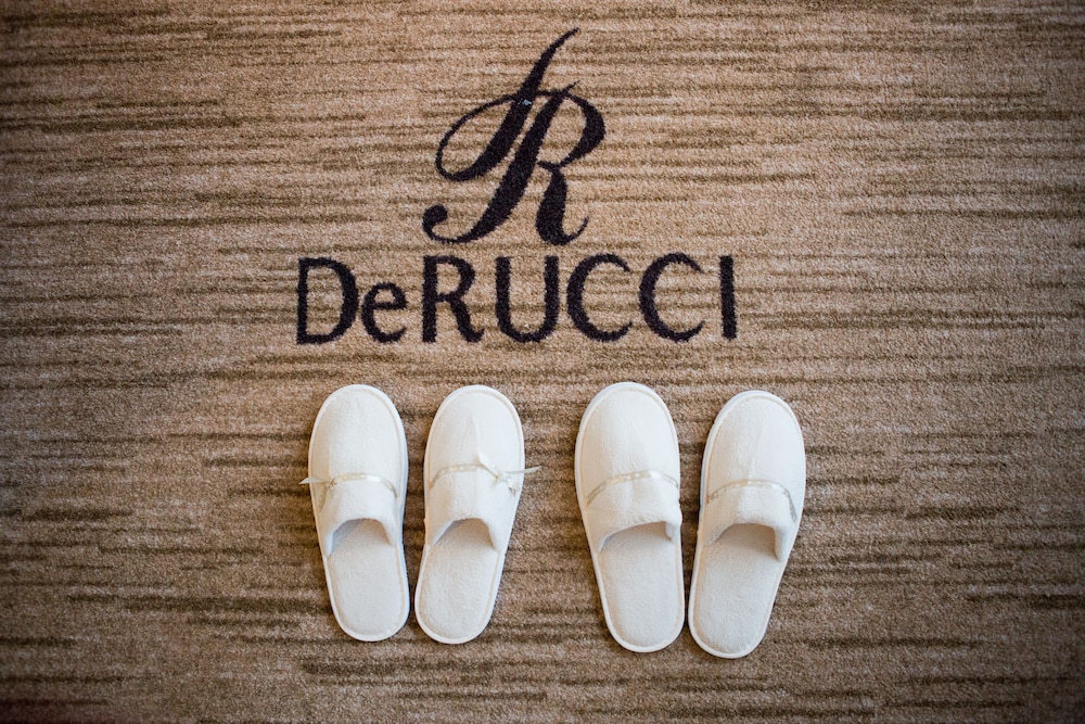 DeRUCCI Hotel 27/65