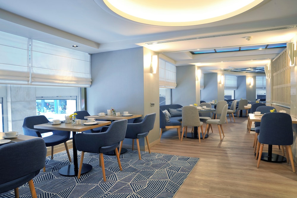 Melia Athens 64/73