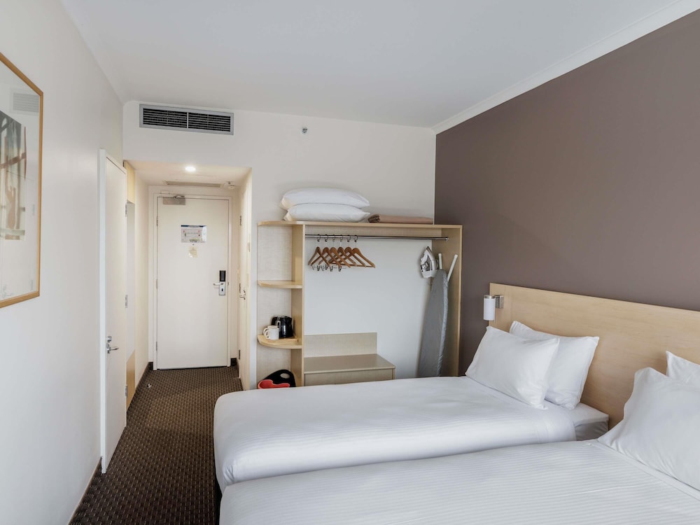 IBIS SYDNEY OLYMPIC PARK 23/68