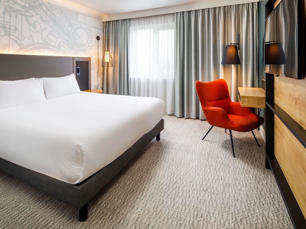 Mercure Birmingham West Hotel 8/63