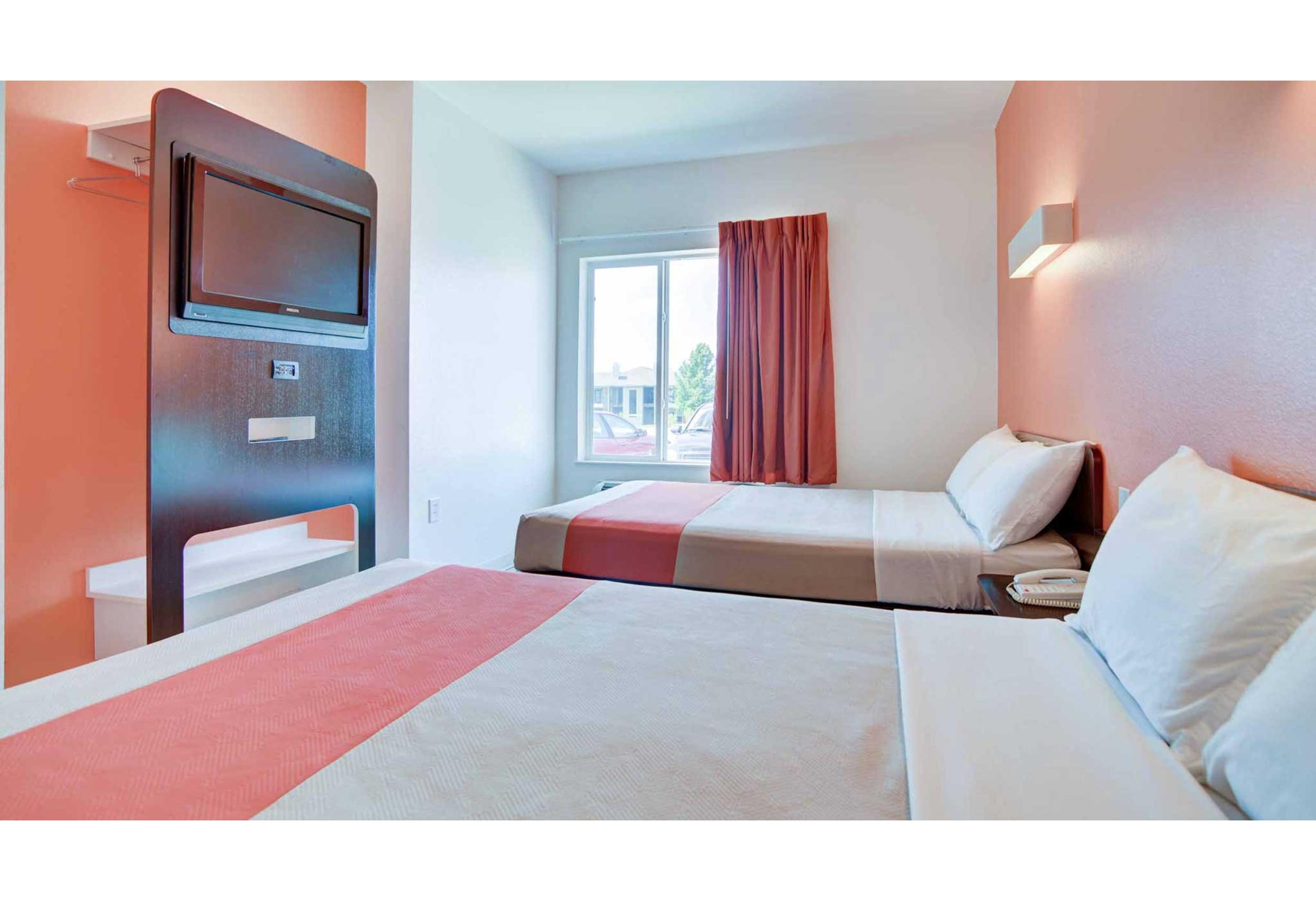 2 Full Beds - ADA/Roll-In Shower