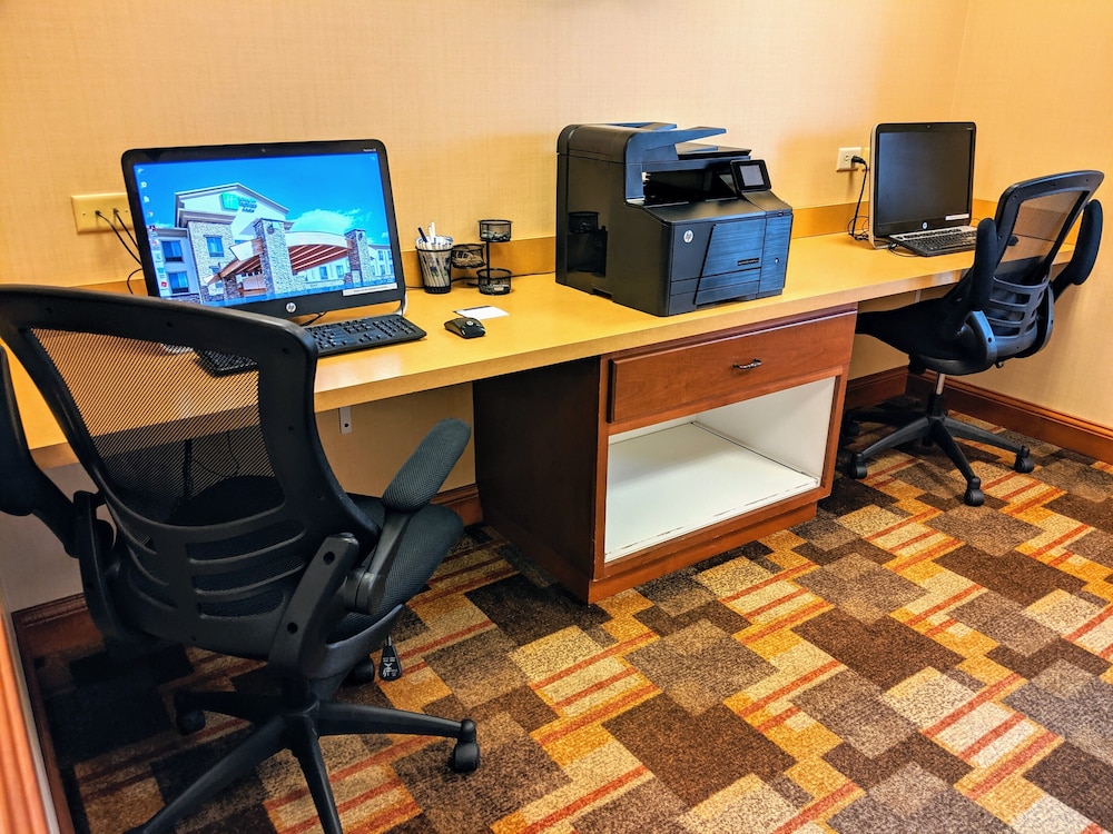 Holiday Inn Express Hotel Suites Loveland 52/56