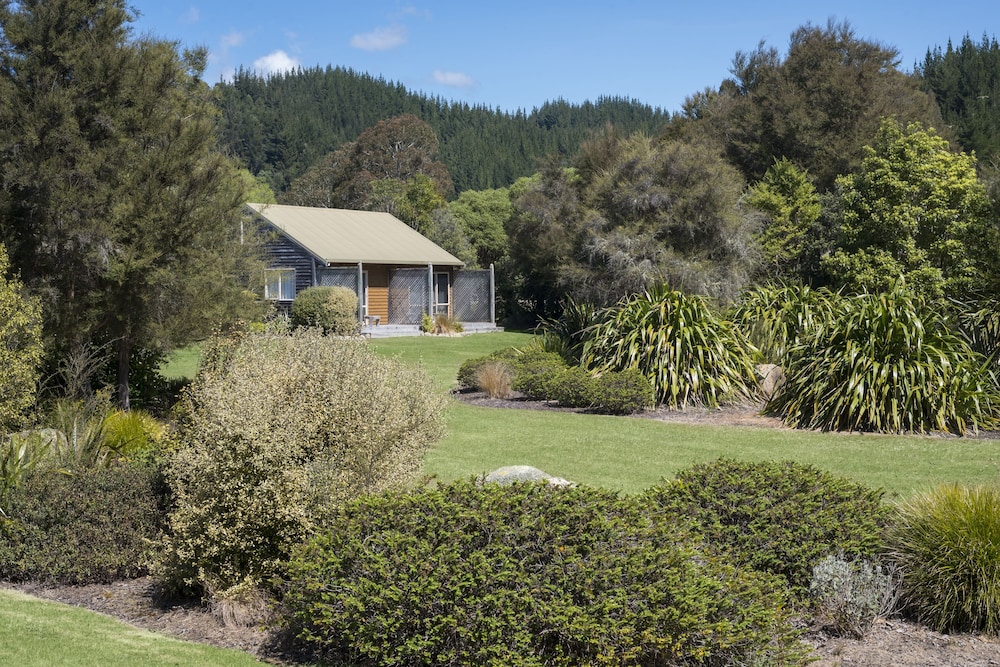 ABEL TASMAN LODGE 52/62