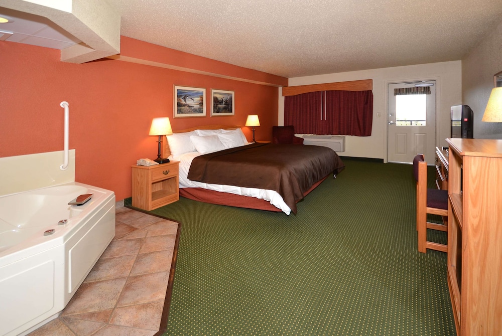 AmericInn by Wyndham Silver Bay 14/59
