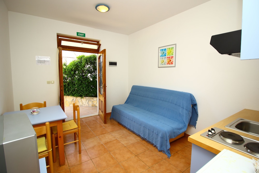 Bacan Serviced Apartments 19/64