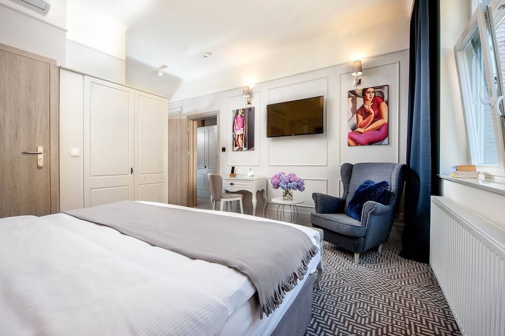2 BEDROOMS, FAMILY, STUDIO