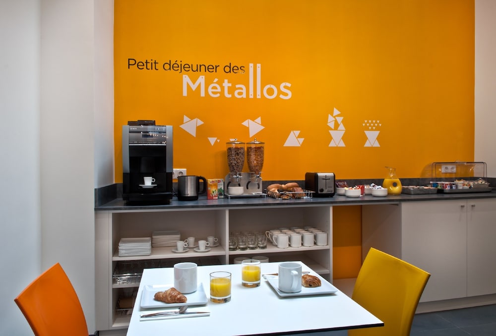 Hotel Des Metallos 26/34