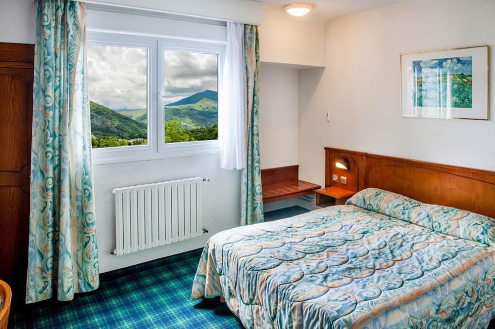 Hotel Christ Roi 7/64