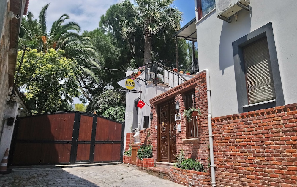 Ena Serenity Boutique Hotel 62/73