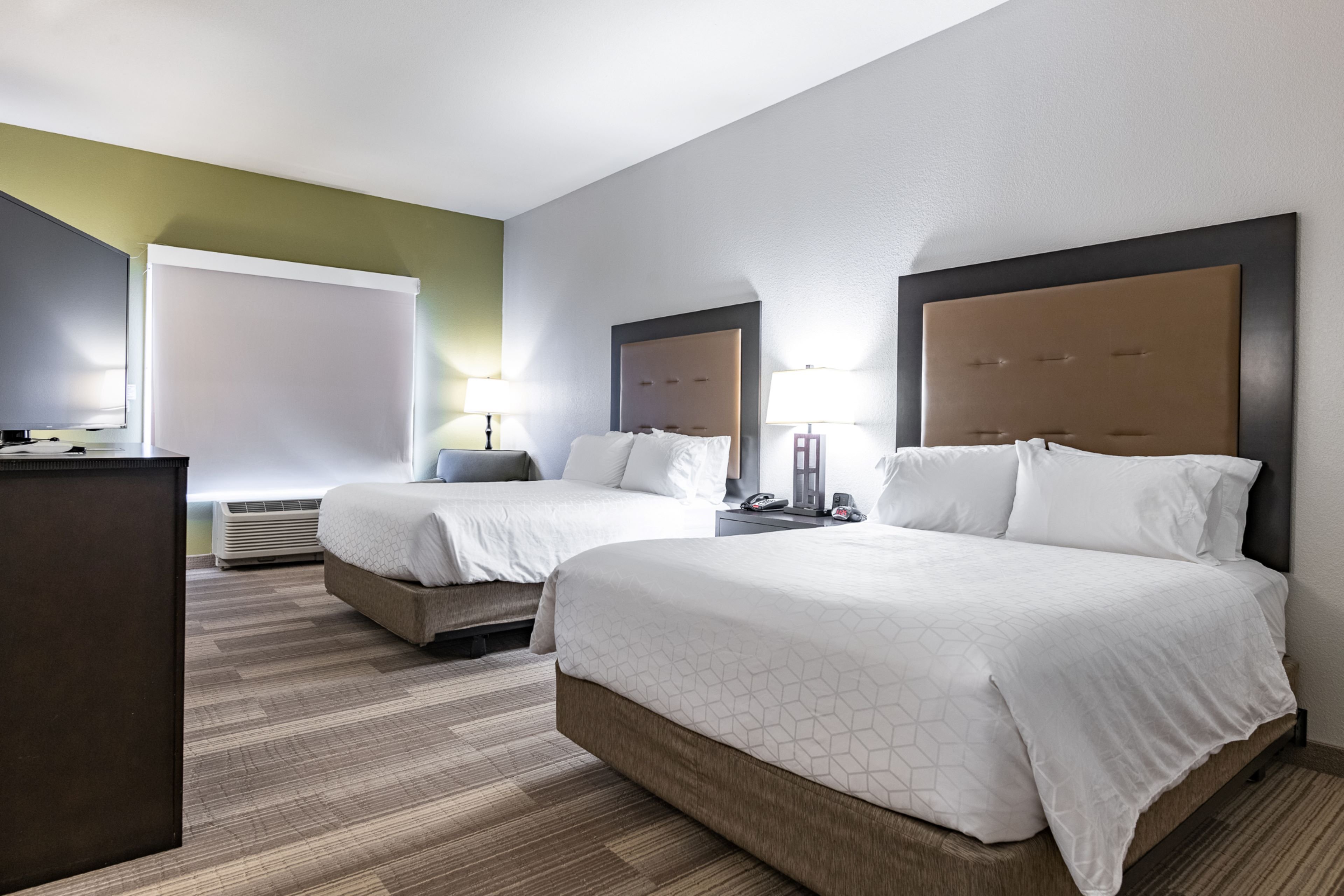 Holiday Inn Express & Suites New Martinsville 28/73