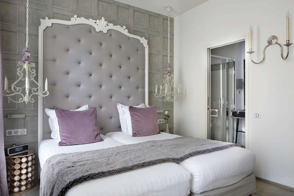 FITNESS, TWIN BEDS