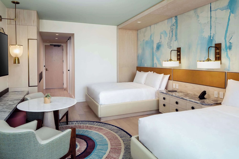 WELLNESS, 2 QUEEN BEDS