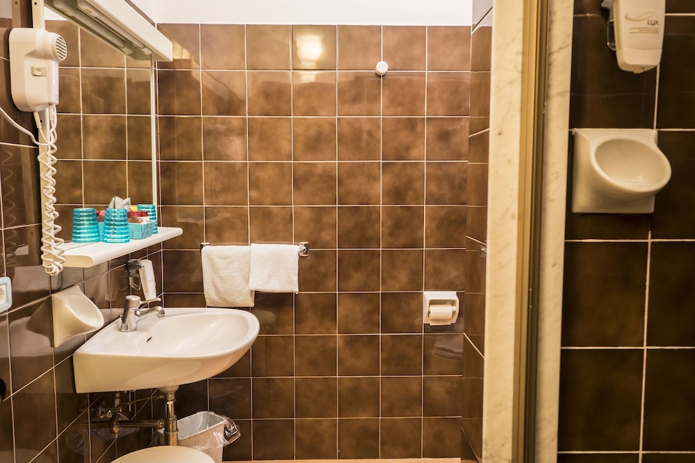 Vega Hotel Perugia 65/70
