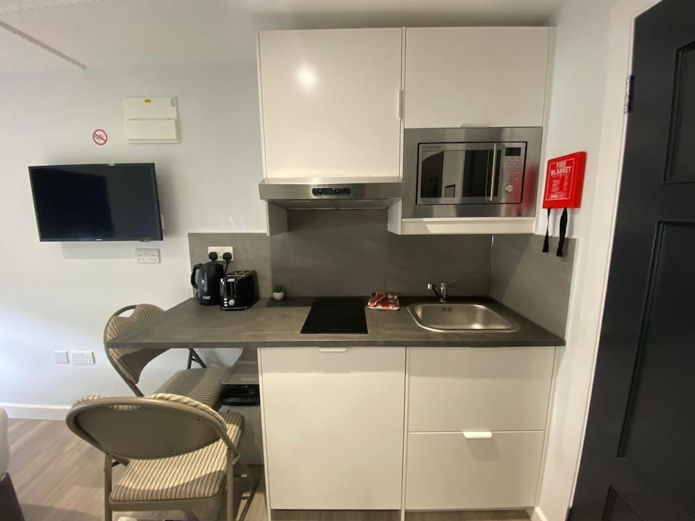 HYDE PARK SUITES 45/55