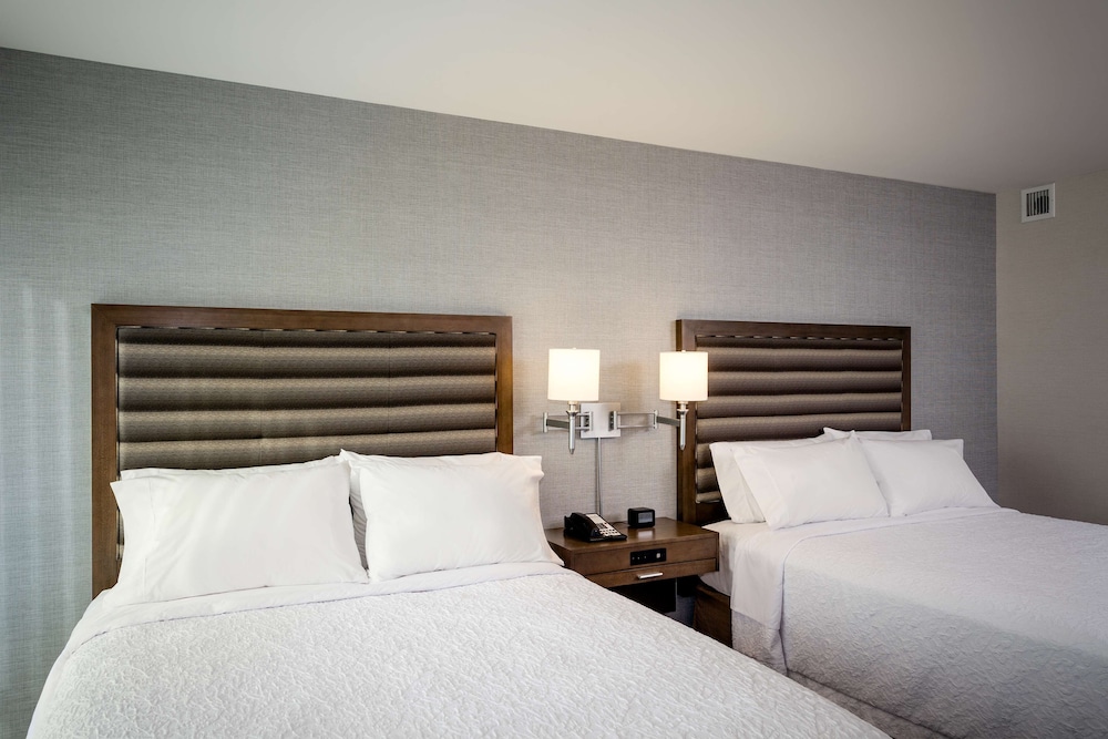 Hampton Inn Suites By Hilton Seattle Northgate 11/53