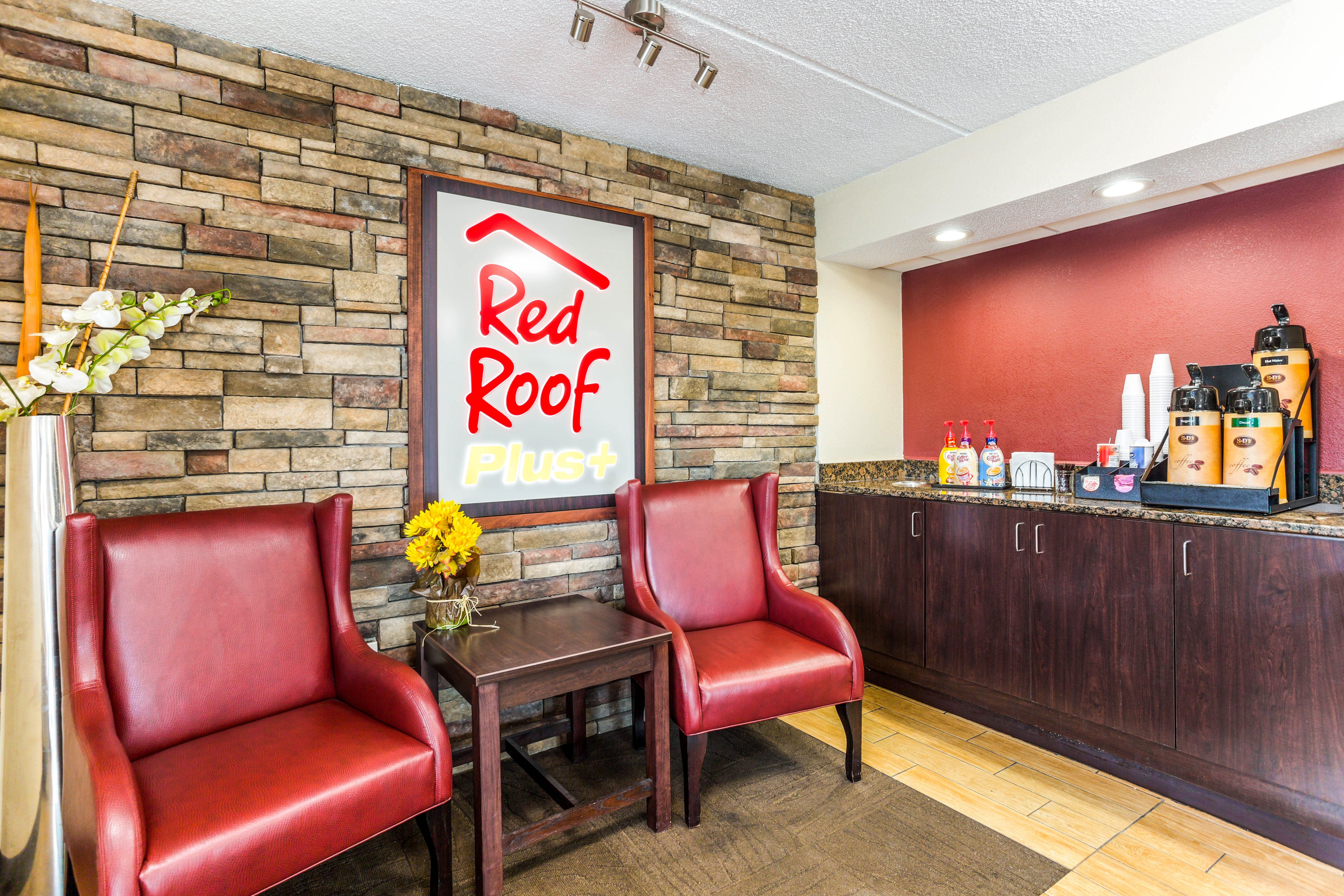 Red Roof Plus Nashville North - Goodlettsville 8/32