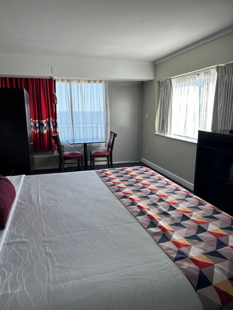 2 BEDROOMS, SUITE