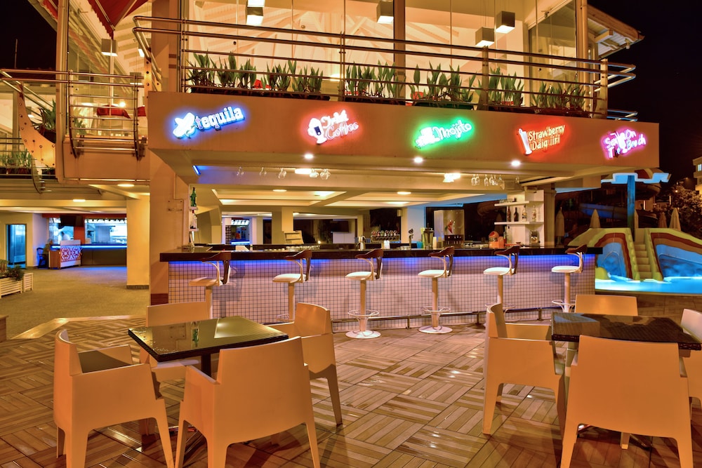 Green Garden Suites Hotel 23/29