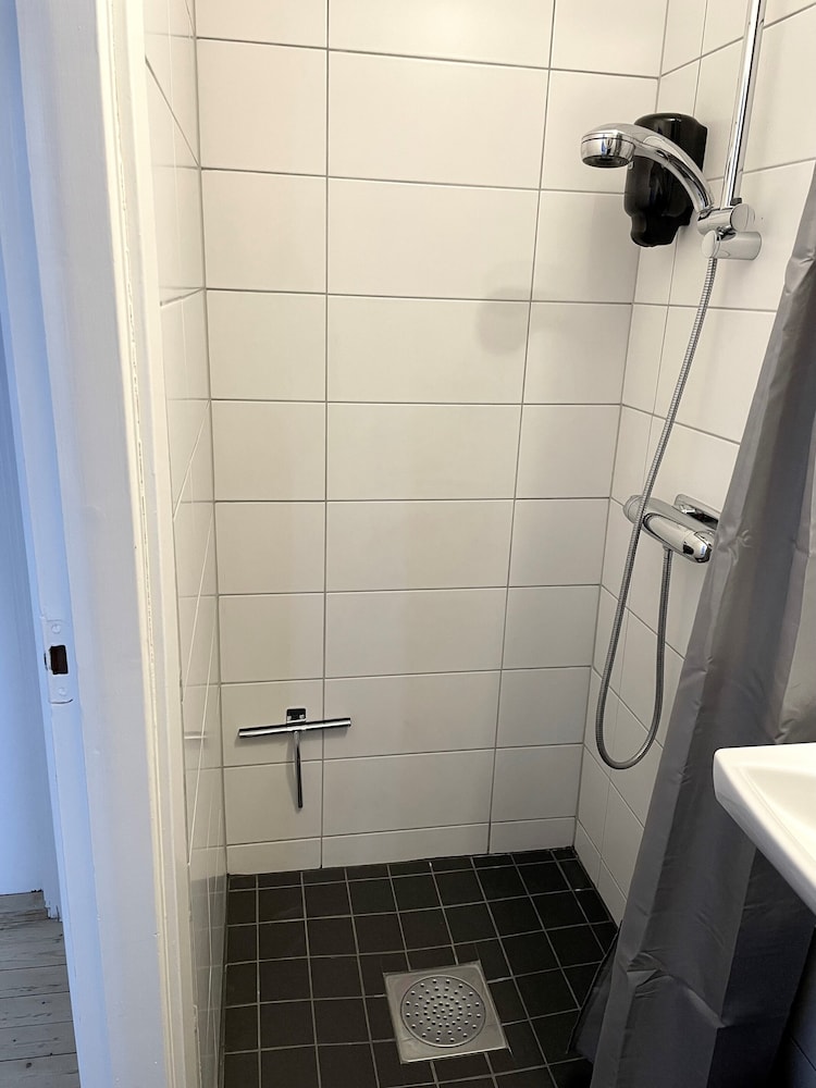 Klockargarden Hotell 48/50