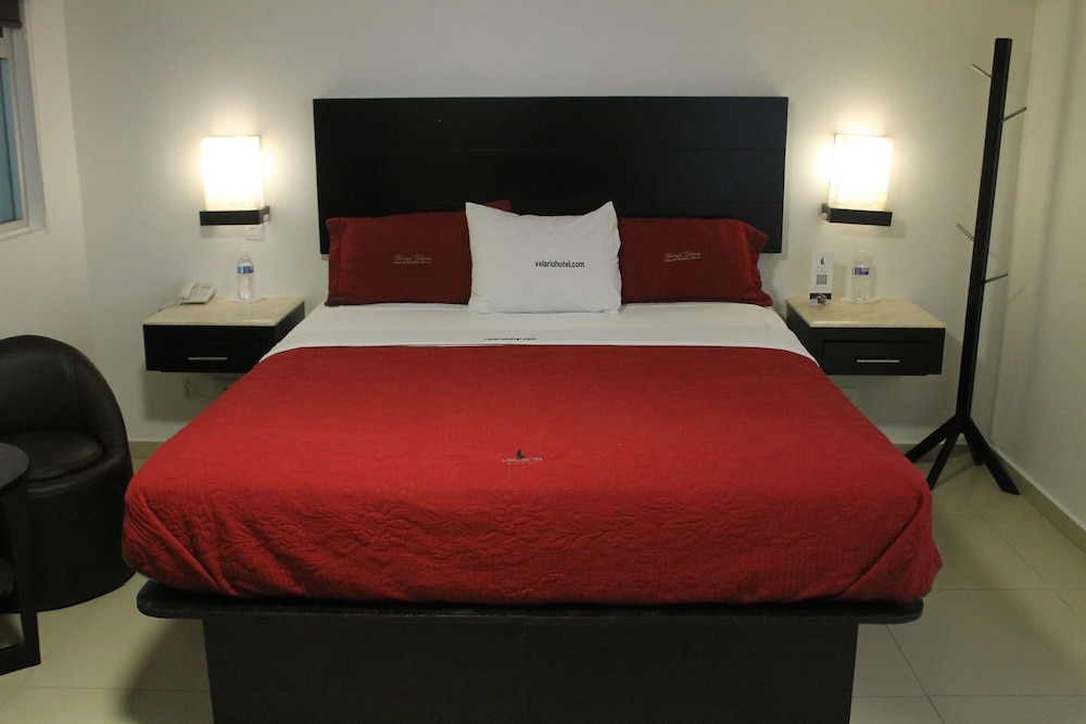 Hotel Velario 16/48