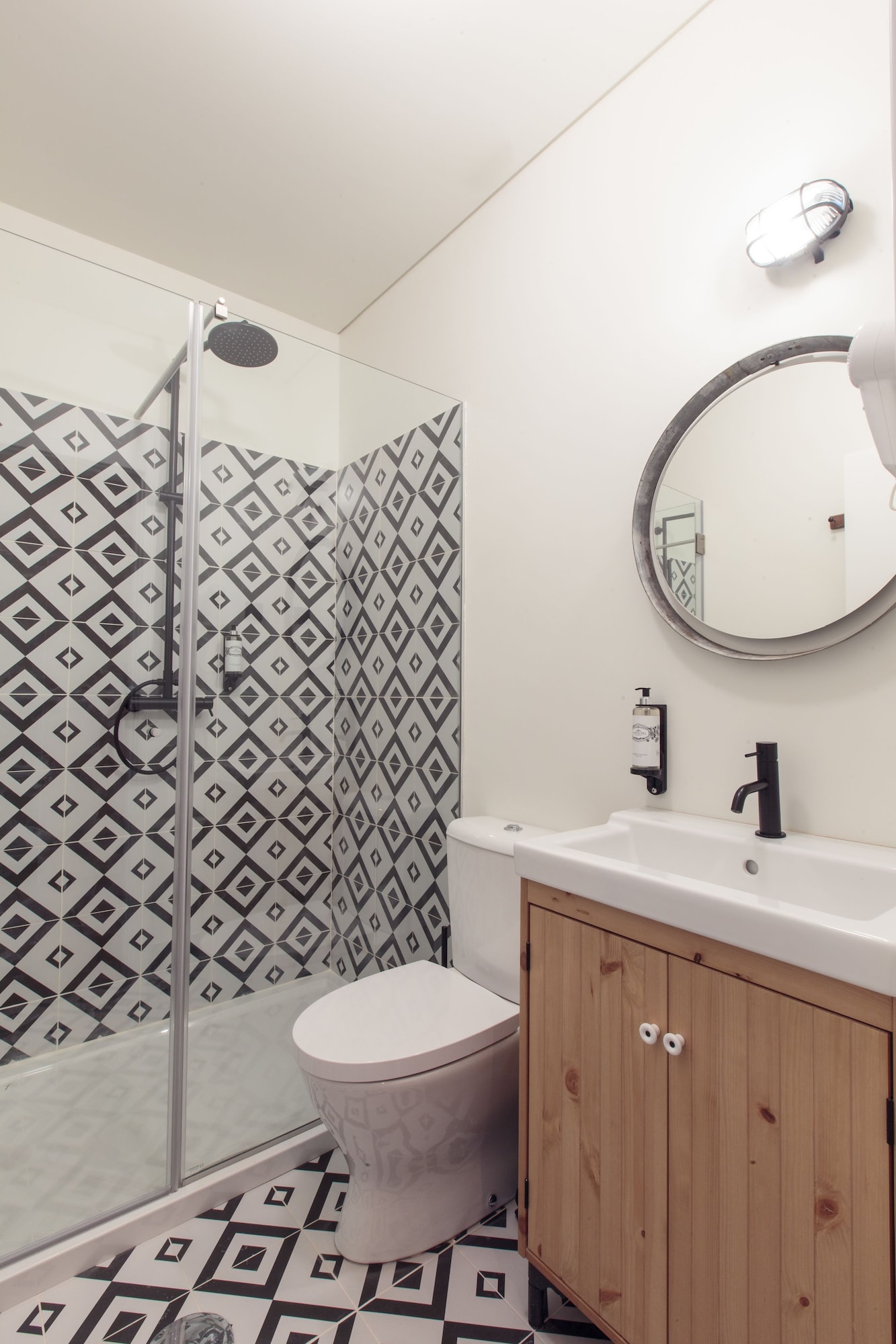Mixed Dorm, 6 People, Shared Bathroom
