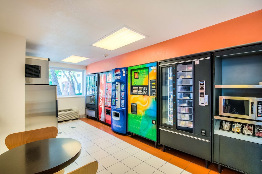 Motel6 Arlington Heights, IL - Chicago North Central 25/42