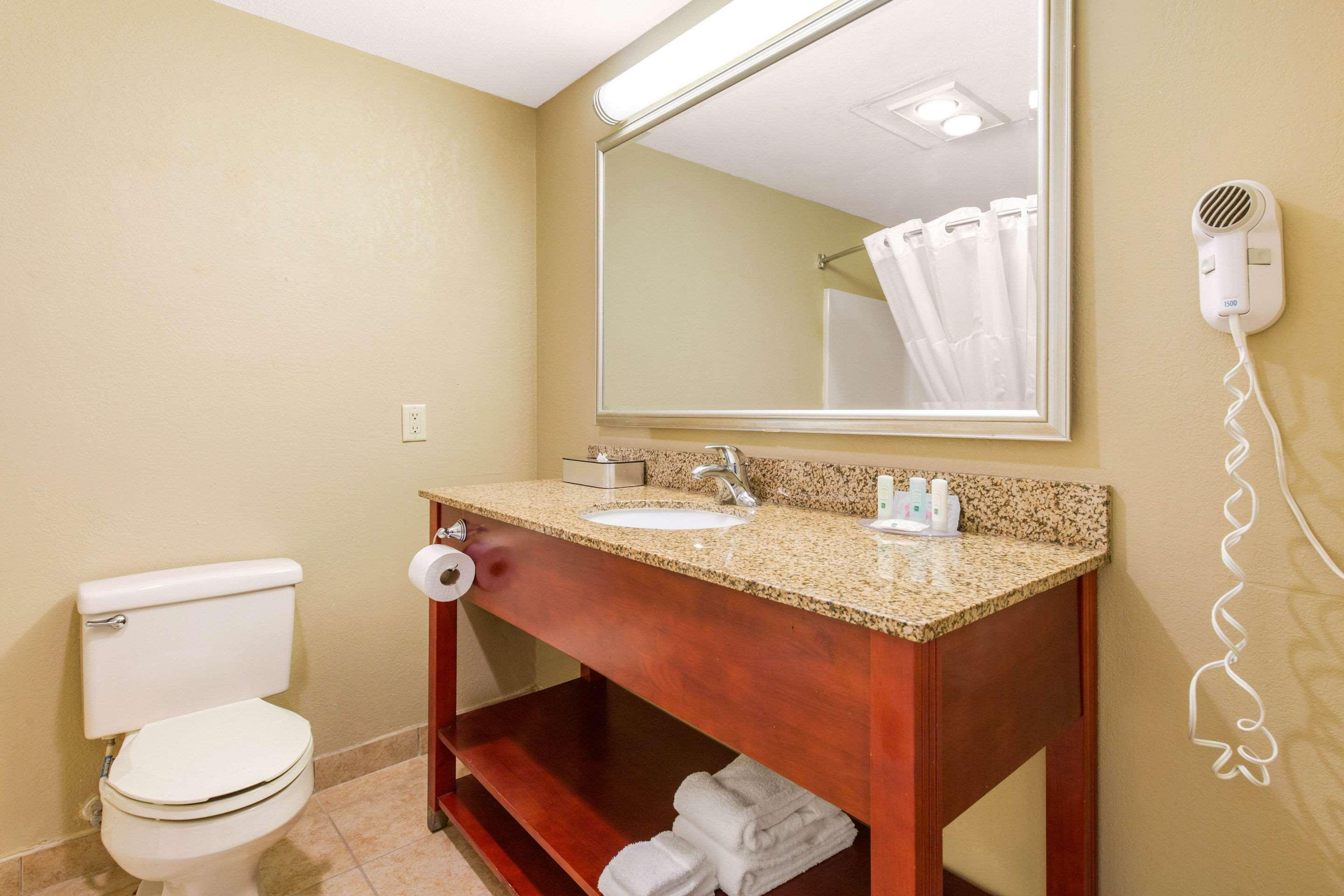 جناح، Quality Inn & Suites Georgetown - Seaford 6/6