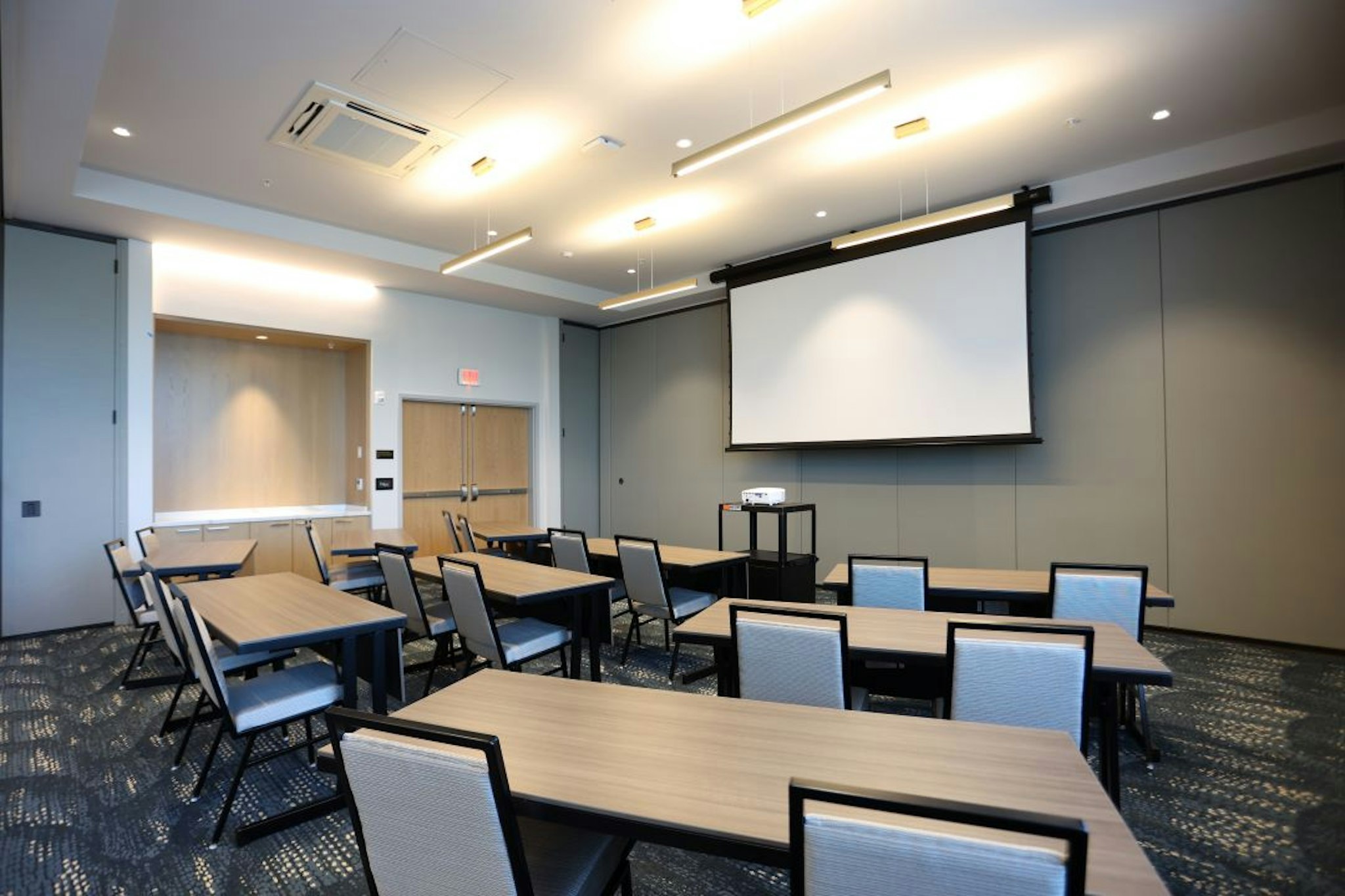 Cedartree Hotel Portland Hillsboro 25/30