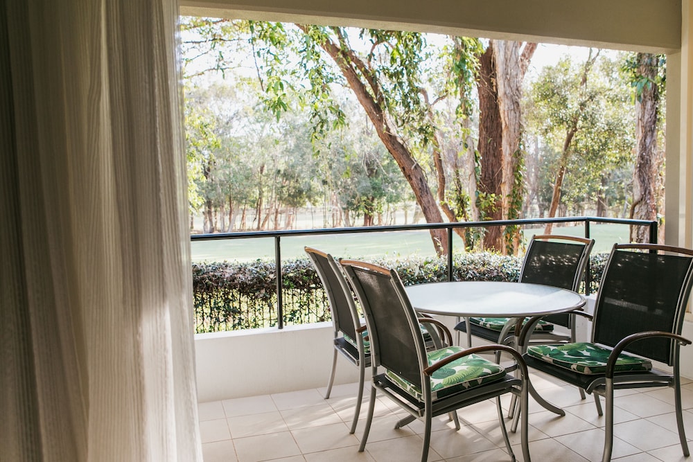 Noosa Springs Golf Resort Spa 50/65