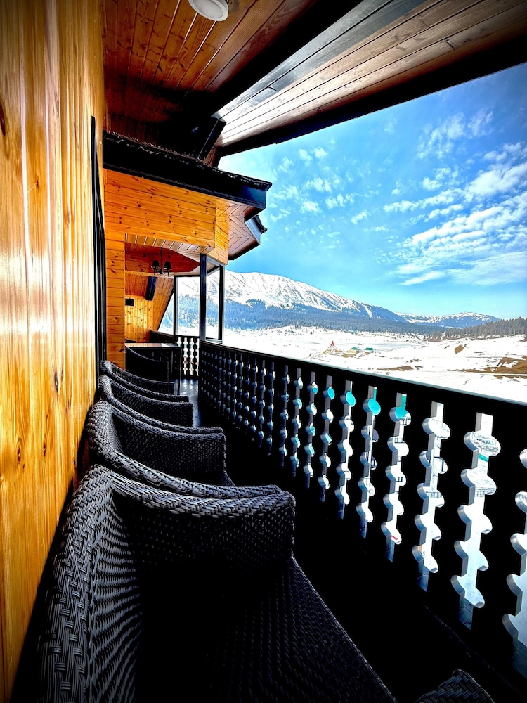 THE VINTAGE GULMARG 25/48