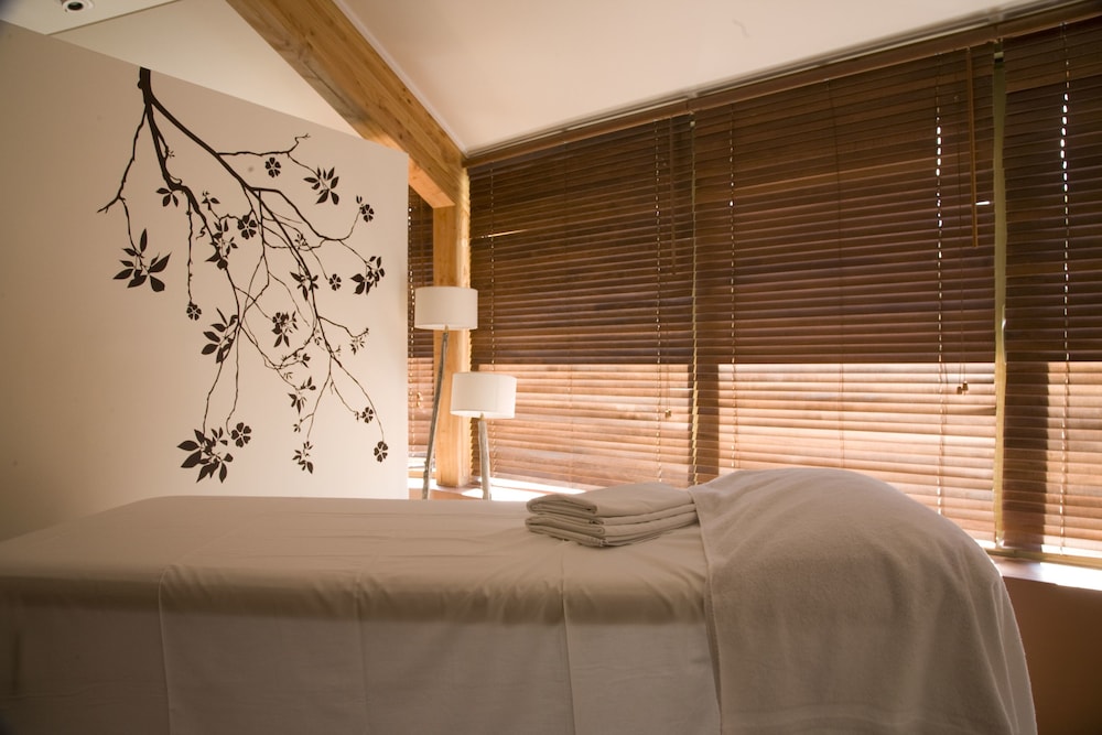 Les Bartavelles Hotel Restaurant 7/50